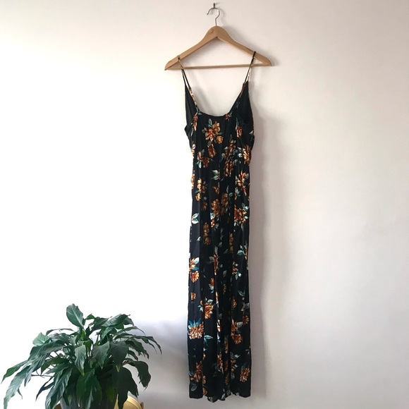 Xhilaration wide leg Hawaiian floral jumpsuit with faux-wrap top Size M - Picture 5 of 5